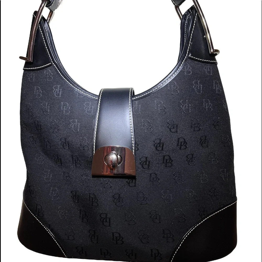Dooney & Bourke Signature Shoulder Bag black❤️Like New😍😍😍 - Picture 2 of 11